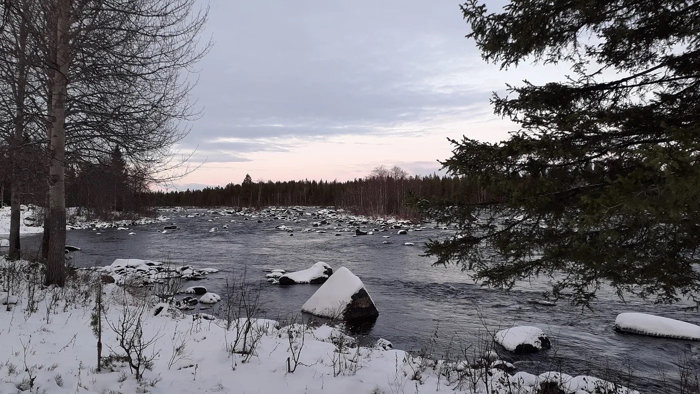 Torne river still chugging along as it slowly freezes